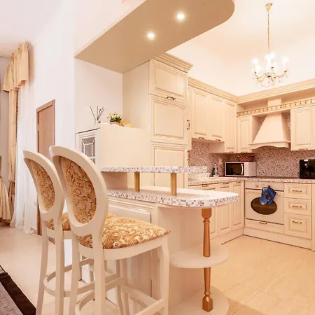 The Golden Nest - 3 Bedroom Family Mountain Апартаменты *