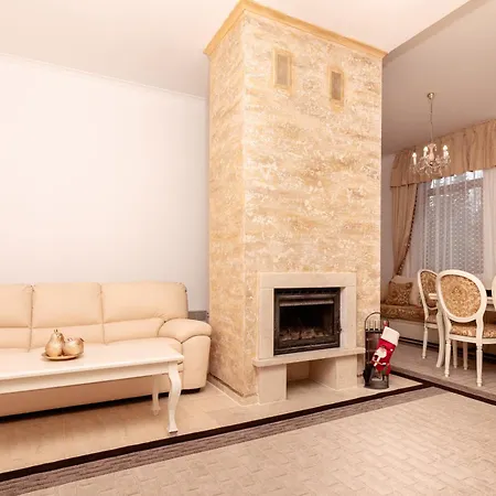 Апартаменты The Golden Nest - 3 Bedroom Family Mountain *