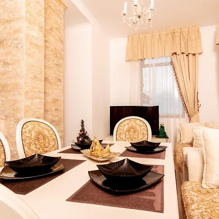 The Golden Nest - 3 Bedroom Family Mountain Апартаменты