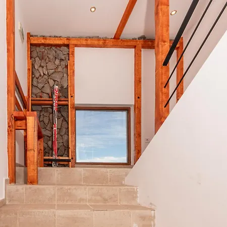 Апартаменты The Golden Nest - 3 Bedroom Family Mountain